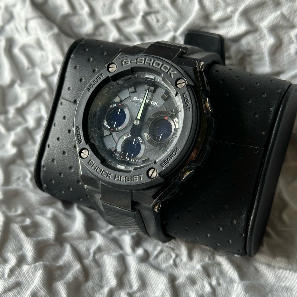 Black g-shock tough solar